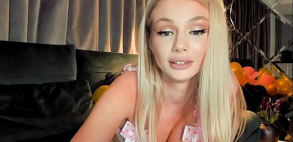  Hottest Girl In The Cam Community